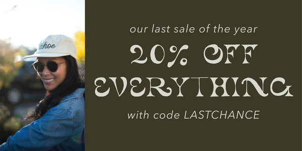 Promotional banner with a woman wearing a white cap and sunglasses, and text offering a 20% discount with code LASTCHANCE.